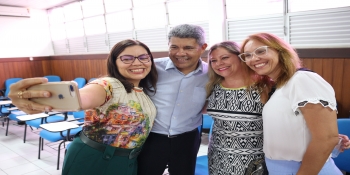 Secretário Jerônimo Rodrigues se reúne com gestores escolares do NTE 19 em Feira de Santana